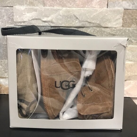 UGG Australia Infant's Neumel with Beanie - Picture 4 of 5